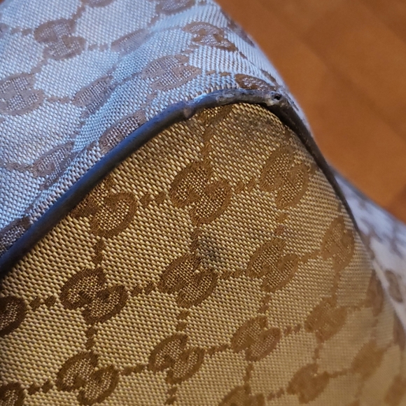 SOLD!! GUCCI 🔥 BEAUTIFUL CROSSBODY MESSENGER BAG - Picture 7 of 8